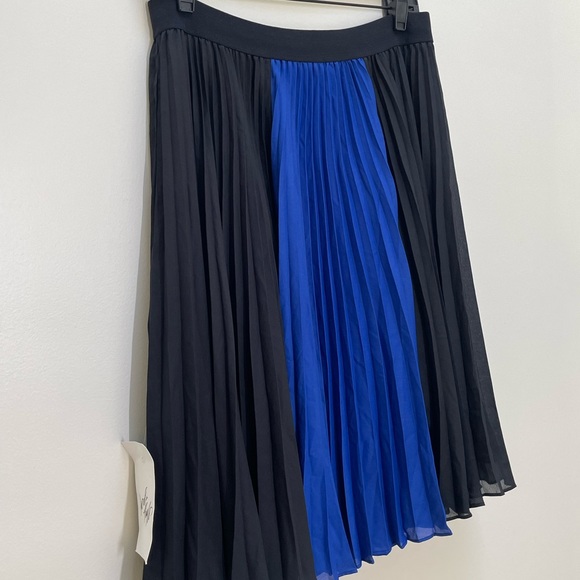 { BCBG Skirt } Pleated Blue Color block Tisa Skirt - Picture 2 of 10